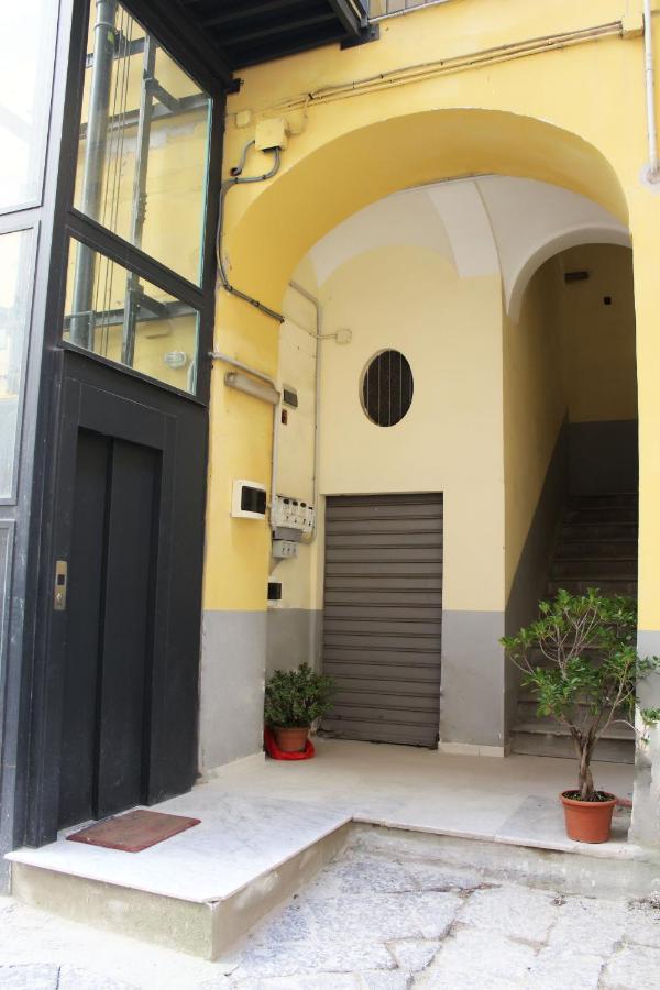 Bed and Breakfast Residenza La Scala Nápoles Exterior foto